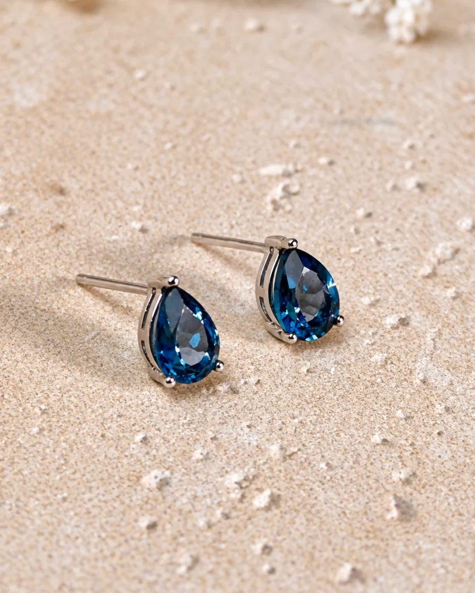 Aretes Midnight de topacio natural en plata 925 – Maison Akari