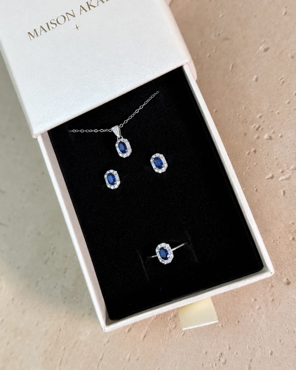 Set Zafiro: collar, pendientes y anillo con zafiro natural en su caja – Maison Akari